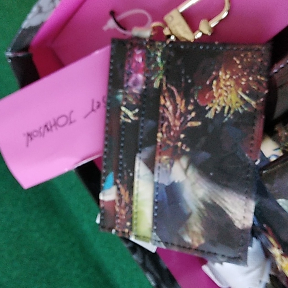 NWTS Betsey Johnson Gxdani crossbody purse & card case black flowers glossy. T1 - Picture 15 of 16